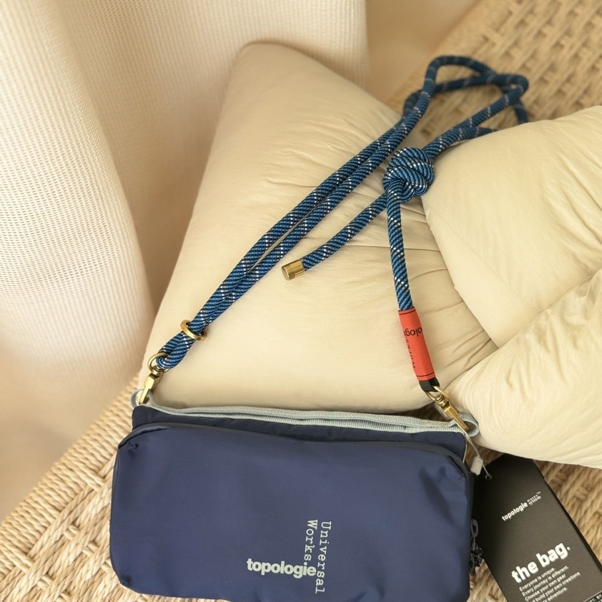 New Outdoor Commuter Water Bot - đánh giá và giá Luxury Bags Sling