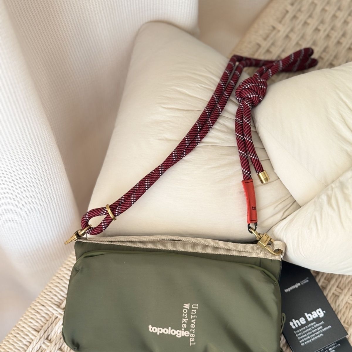New Outdoor Commuter Water Bot - đánh giá và giá Luxury Bags Sling