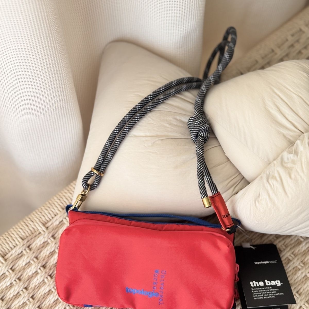 New Outdoor Commuter Water Bot - đánh giá và giá Luxury Bags Sling